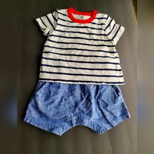 Gap baby boys size 24 M shorts rompers
